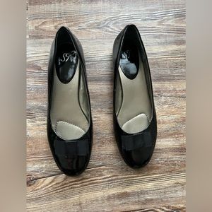 Saks 5th Avenue Label Black Tuxedo Ballet Flats